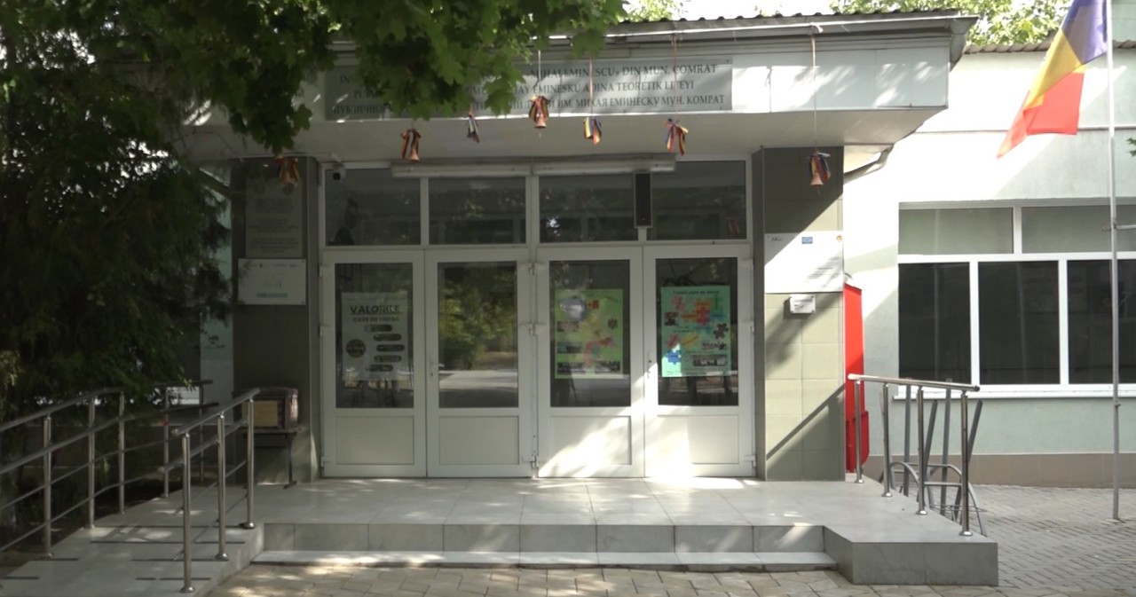 „Totul începe cu dragostea pentru limbă”. Povestea singurului liceu cu predare în română din Comrat