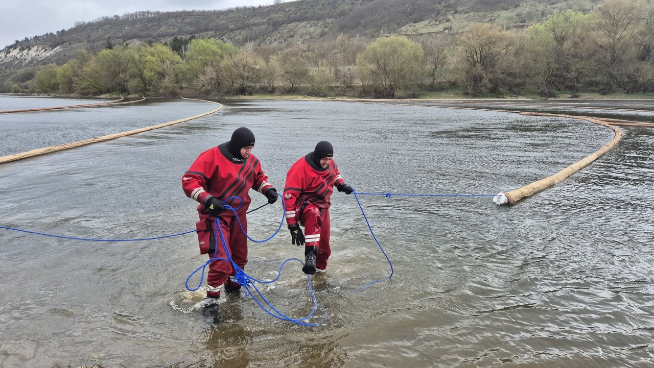Intervenții pe Nistru | La Arionești au fost înlocuite cinci dintre cele șapte baraje absorbante. Specialiști din România, în ajutor 