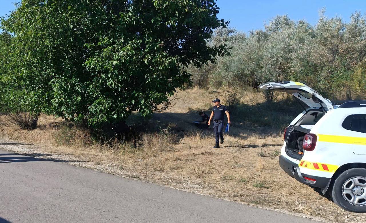 Tragedie la Hâncești: un minor a murit după ce s-a lovit cu motocicleta de un copac