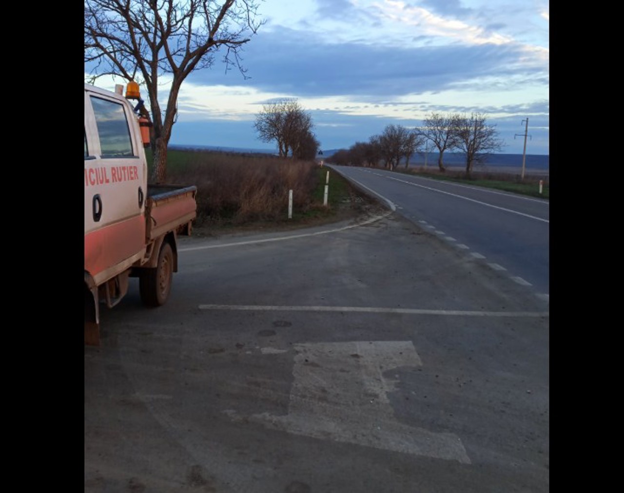 Drumarii au efectuat lucrări de combatere a lunecușului pe drumurile naționale 