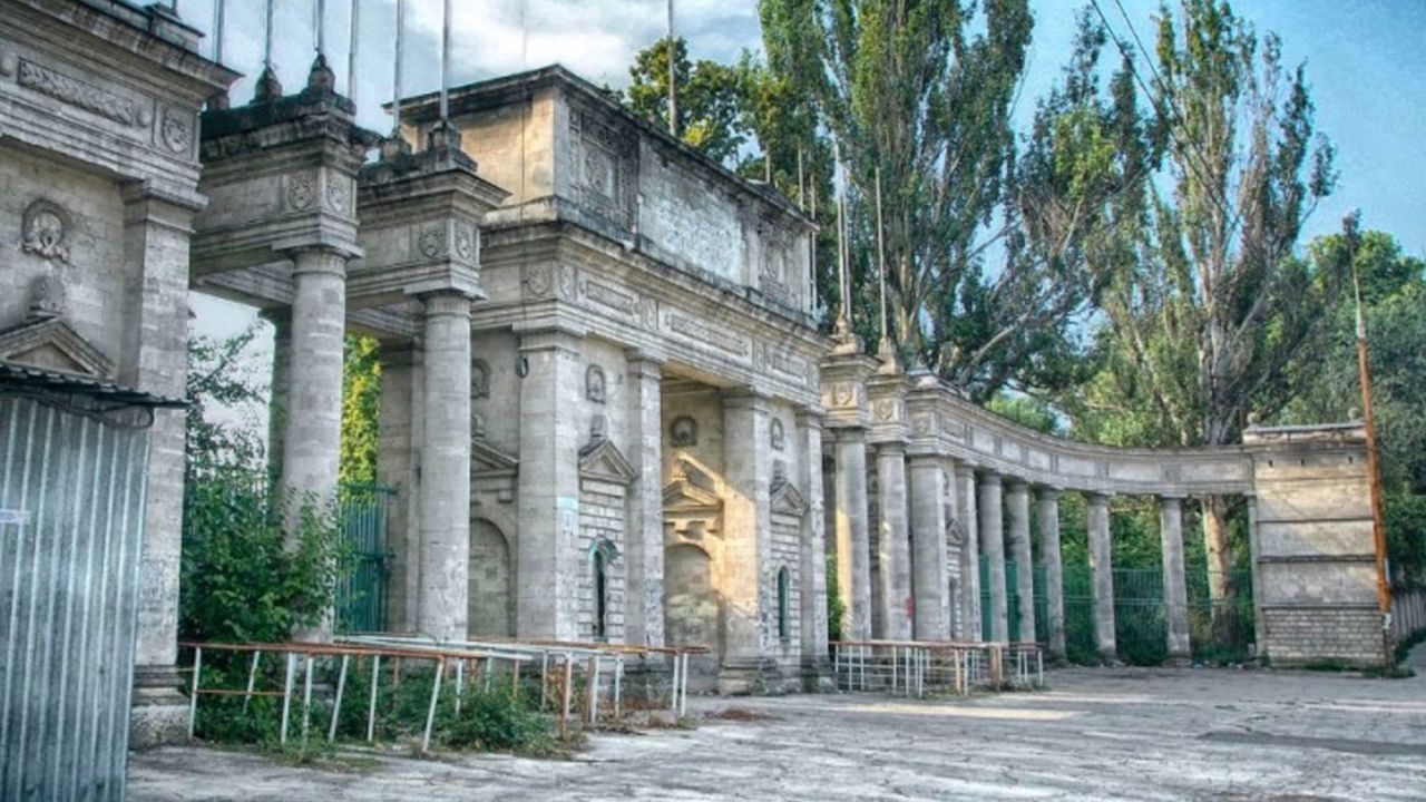 Terenul fostului Stadion Republican, pregătit pentru construcția noului sediu al Ambasadei SUA: Anunțul premierului Munteanu