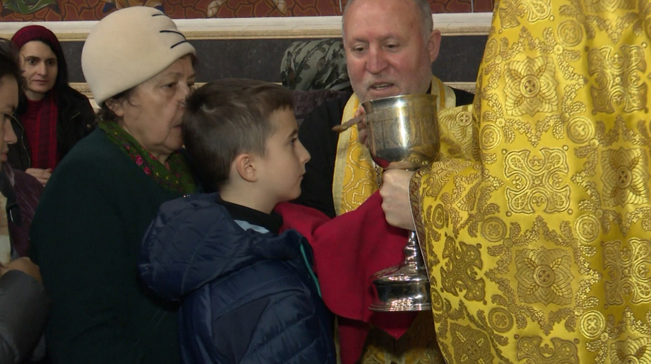 Credincioșii au mers la împărtășanie după primele zile de post: tradiții păstrate din copilărie