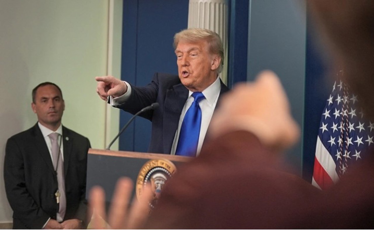 Трамп прекратил торговые переговоры с Канадой