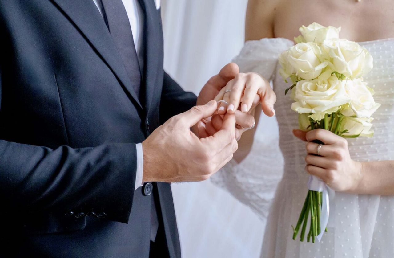  Aproape 70 de cupluri și-au spus „Da” de Ziua Îndrăgostiților 