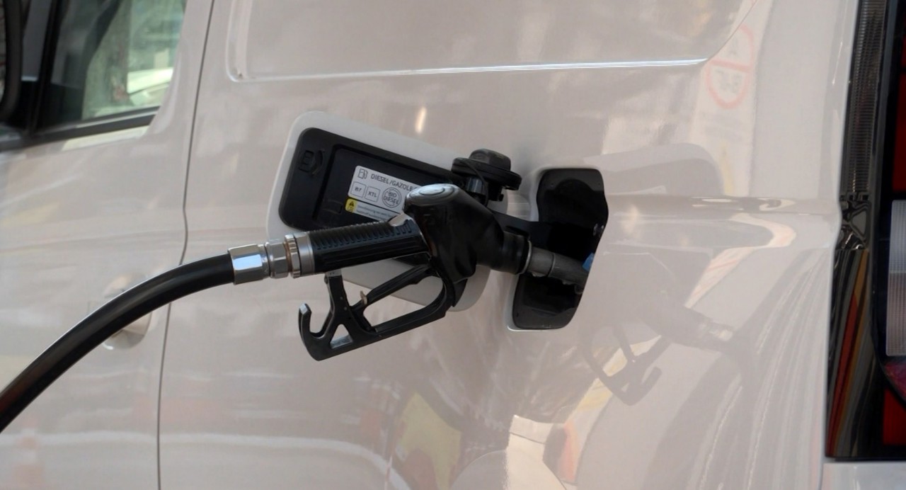Prețuri mai mari la carburanți în weekend: Motorina trece pragul de 34 de lei, iar benzina va costa peste 33 de lei 