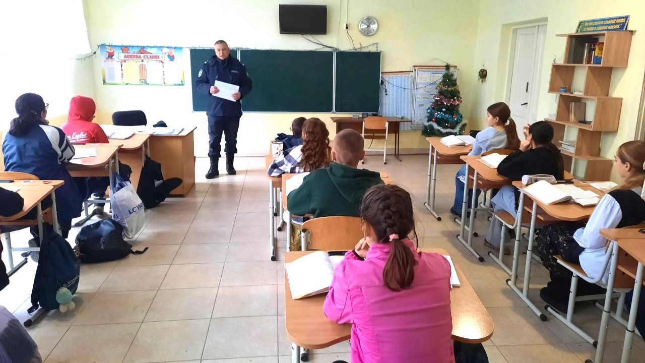 Plan comun al MEC și MAI pentru a combate consumul de droguri în rândul elevilor. Vor avea loc campanii de informare 