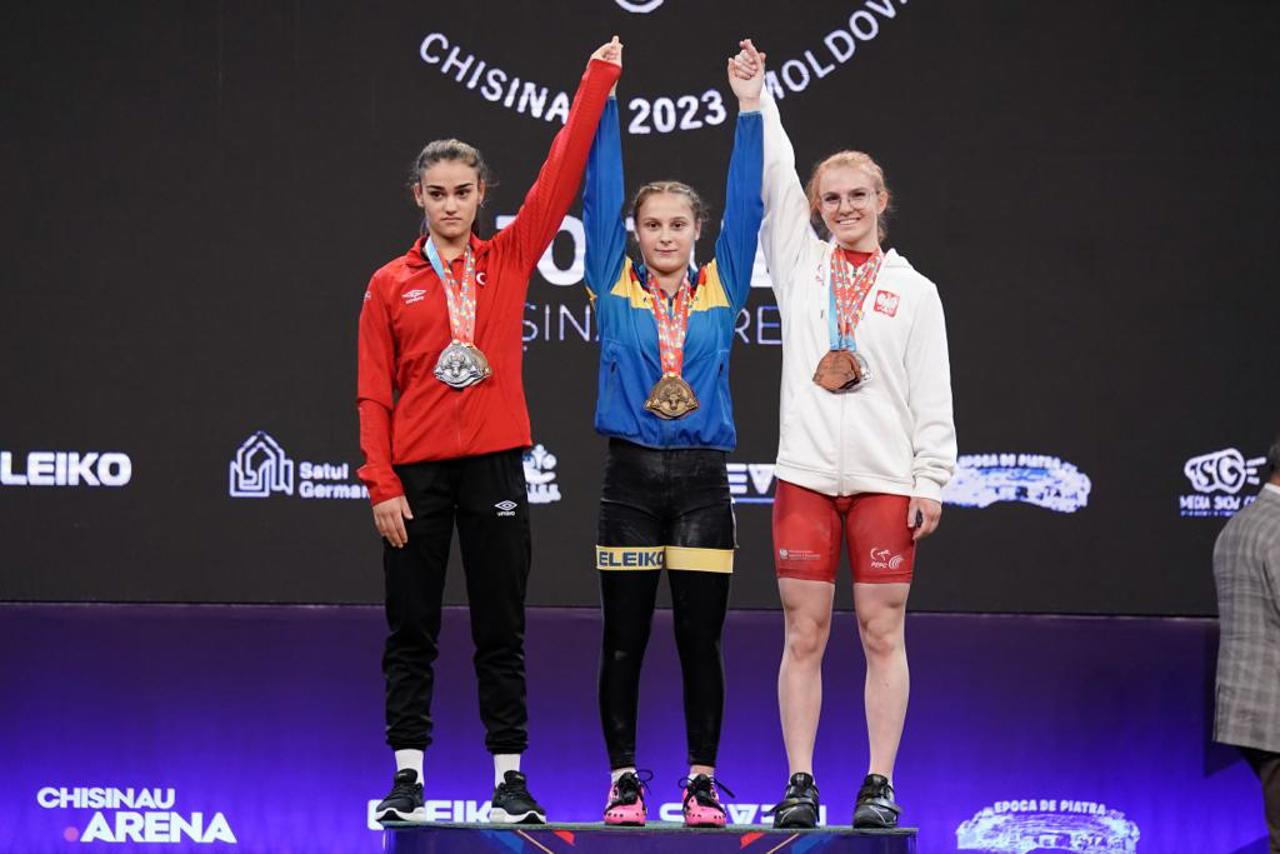 Ai noștri pe podiumul de premiere! Primele medalii ale sportivilor moldoveni la Campionatele Europene de haltere pentru cadeți și juniori