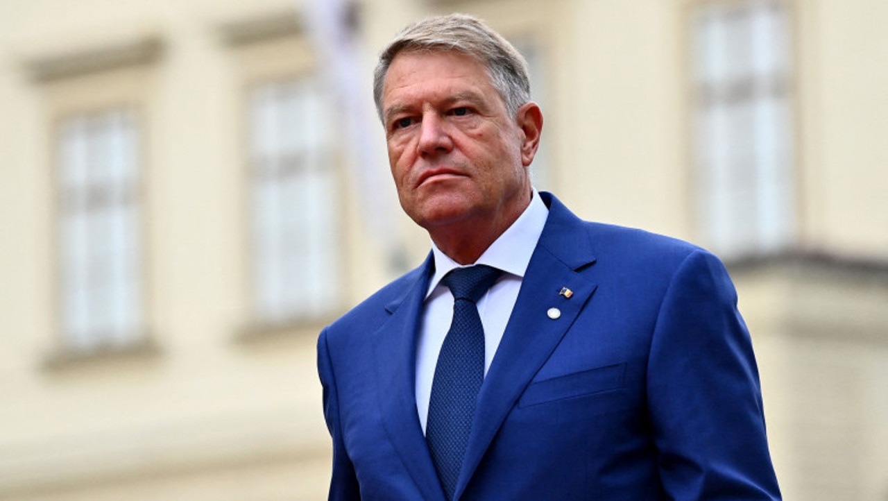 Romania's Iohannis in Paris for Talks on Ukraine Aid Strategy