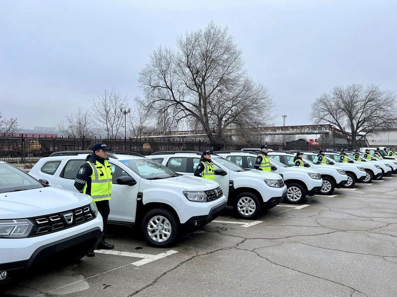 Mașini noi pentru poliție, oferite de guvernul american și Agenția ONU pentru refugiați