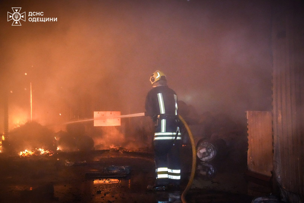 Ночная атака беспилотников РФ: в Одессе и Харьковской области вспыхнули пожары, есть пострадавшие