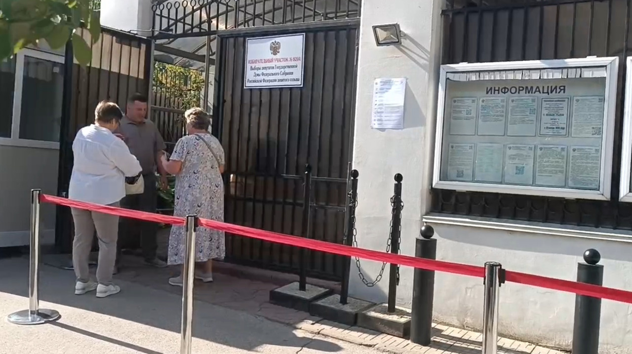 „Vor desena cifrele”. Ce spun alegătorii ruși din R. Moldova după ce și-au exprimat votul pentru Duma de Stat