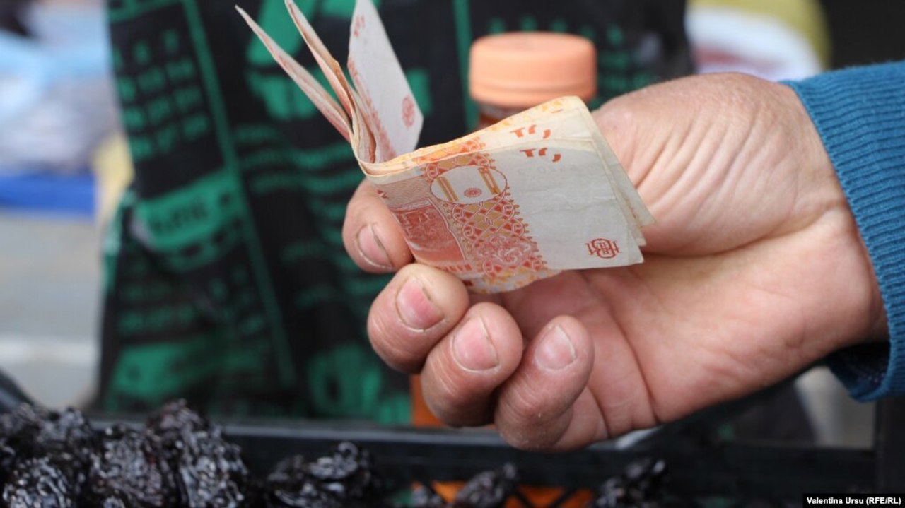 Умеренный рост заработной платы// В третьем квартале этого года среднемесячная начисленная заработная плата составила почти 12 400 леев