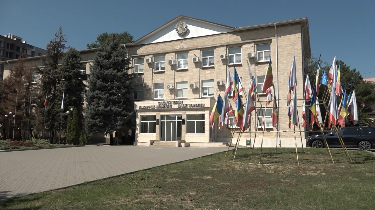 В Комрате раскритиковали принятые парламентом поправки в закон о выборах. Заседание НСГ сорвалось