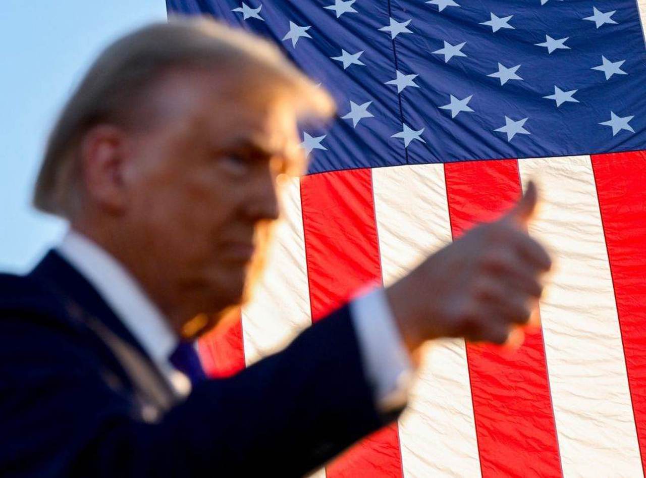 O delegație elvețiană a venit la Trump pentru a negocia reducerea tarifelor vamale, aducând cadouri - un ceas Rolex și un lingou de aur