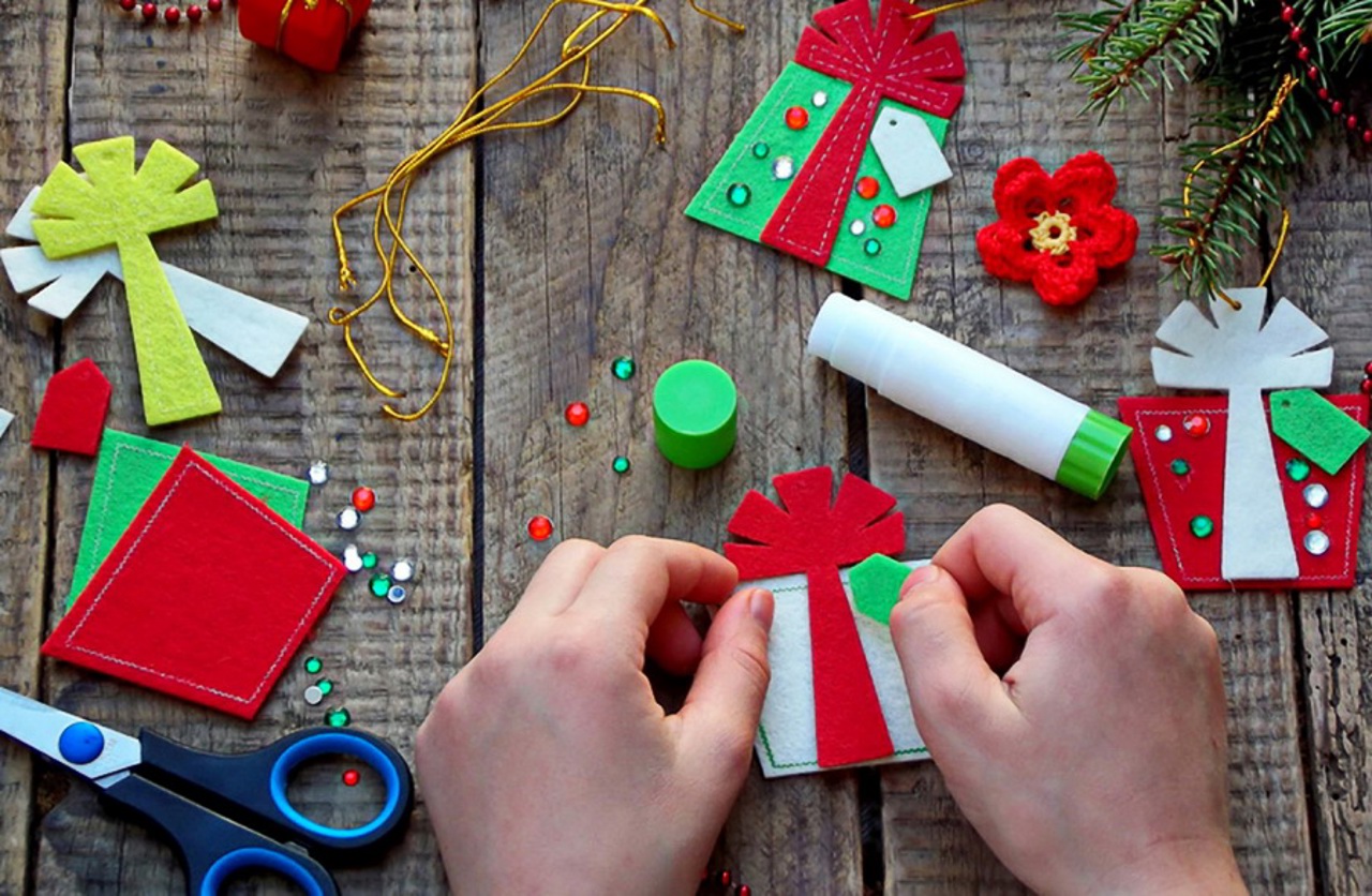 Рождественская мастерская в поддержку мам с маленькими детьми. Работы будут выставлены на аукцион