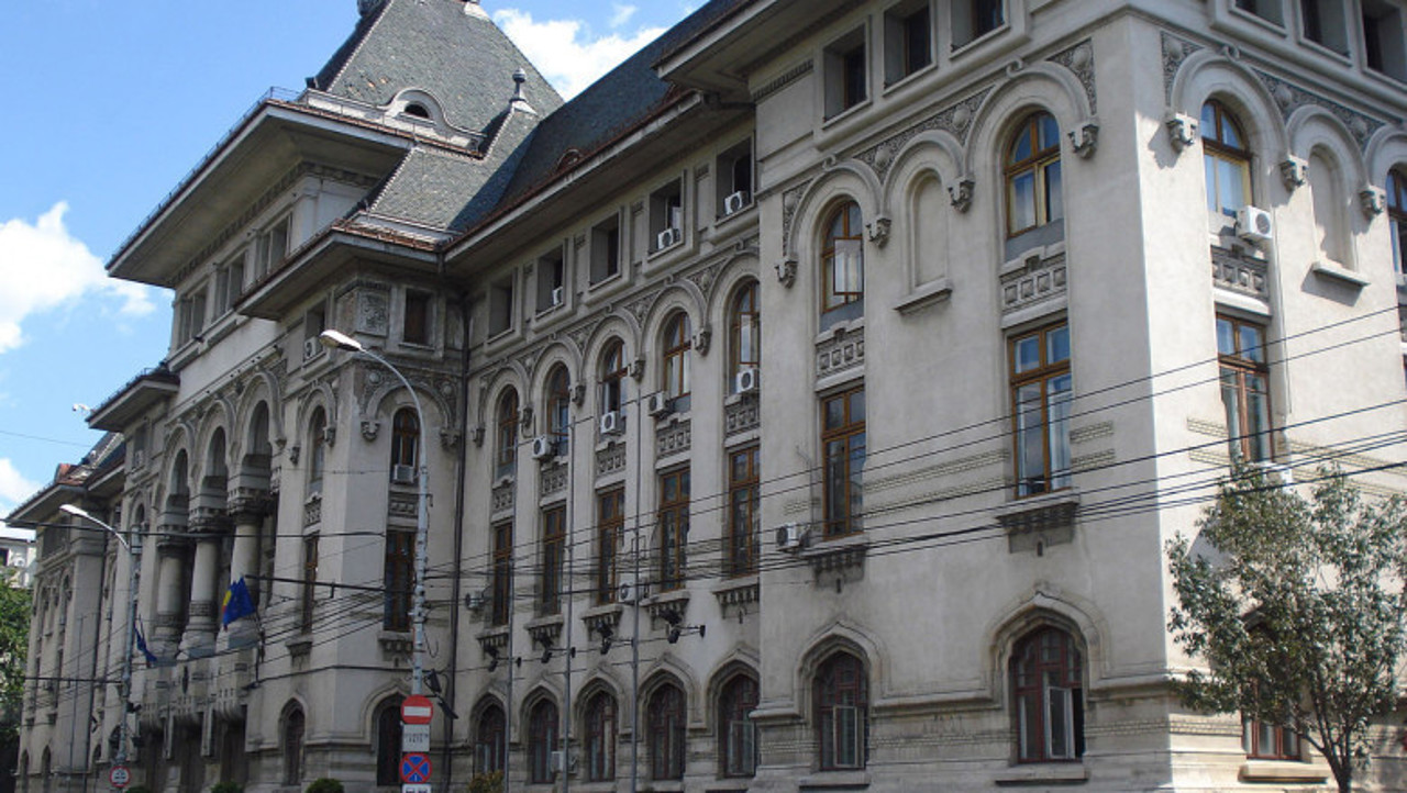 Bucureștenii își aleg duminică primarul: cine sunt candidații