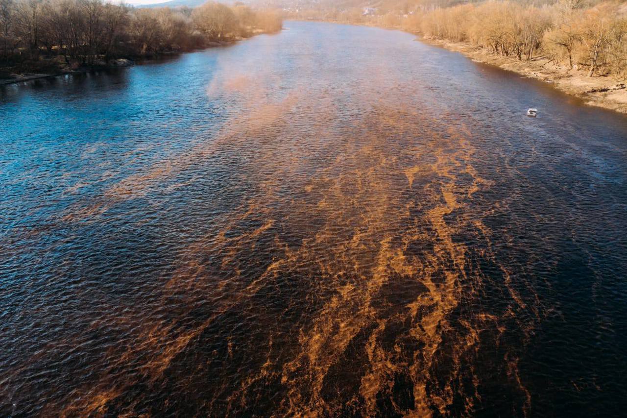 Ministrul Mediului: „Vinovatul exclusiv” pentru poluarea fluviului Nistru este Federația Rusă. Șase filtre, instalate pe râu pentru a opri produsele petroliere