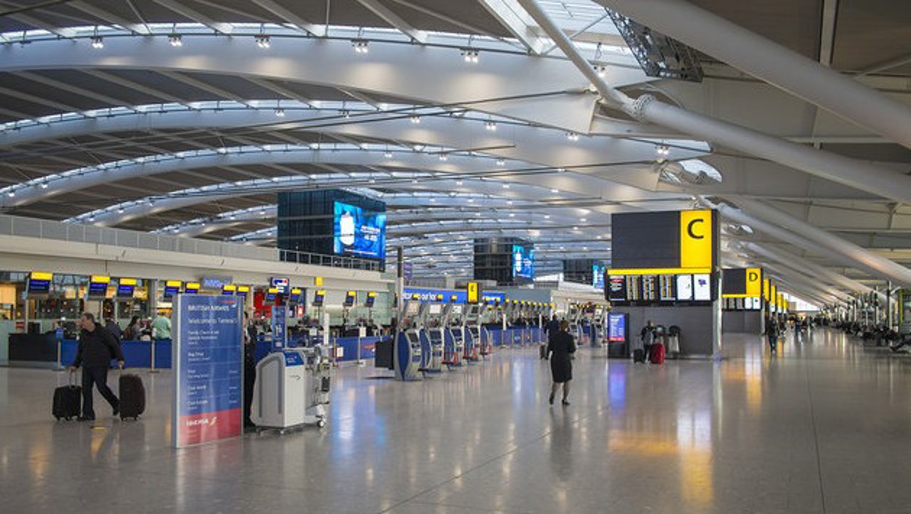 UE le recomandă europenilor să călătorească mai puțin: „Perturbare prelungită” a aprovizionării cu energie din cauza războiului din Iran