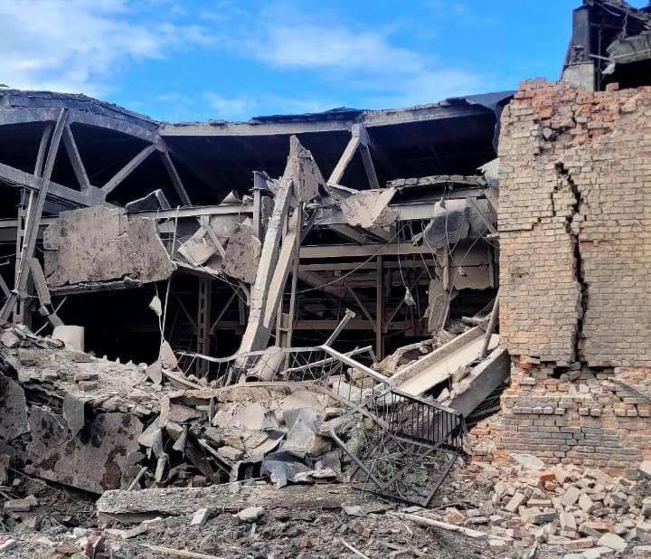 Atac cu rachetă asupra orașului Sumî: două persoane ucise și nouă rănite