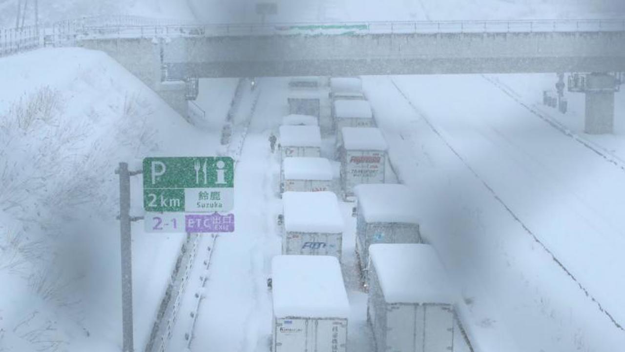 Heavy snowfall and low temperatures in Japan