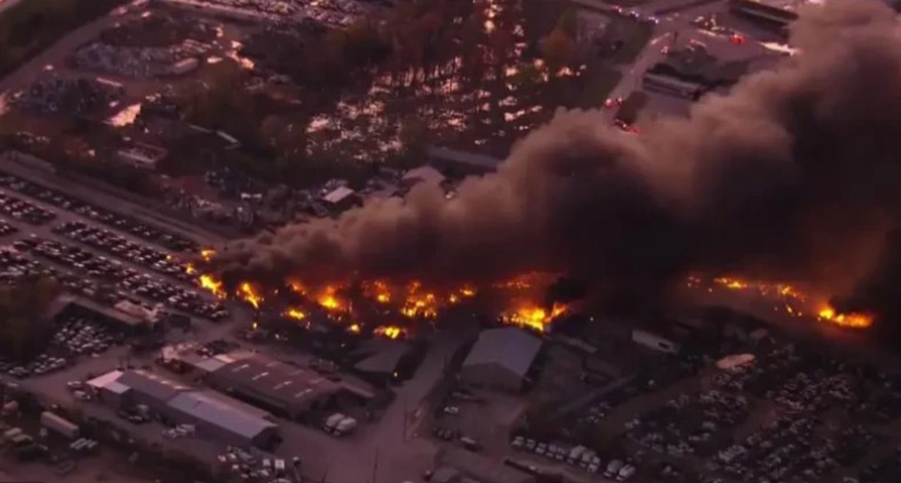 (ВИДЕО) Семь человек погибли при крушении грузового самолета UPS в США