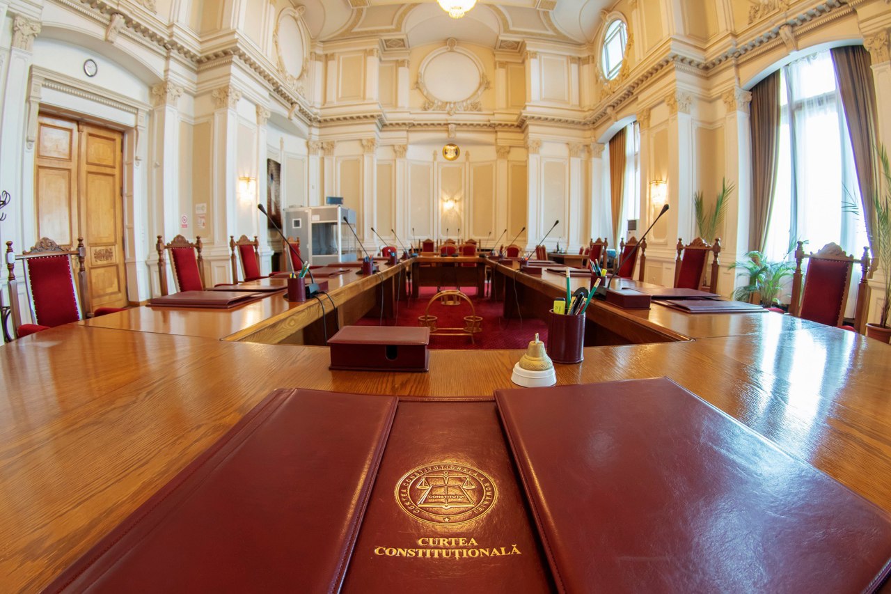 Turul doi al alegerilor prezidențiale din România, contestat la CCR