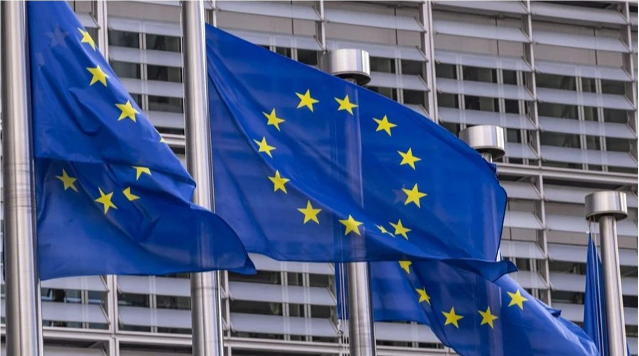 ЕС на неделю отложил продление санкций против России
