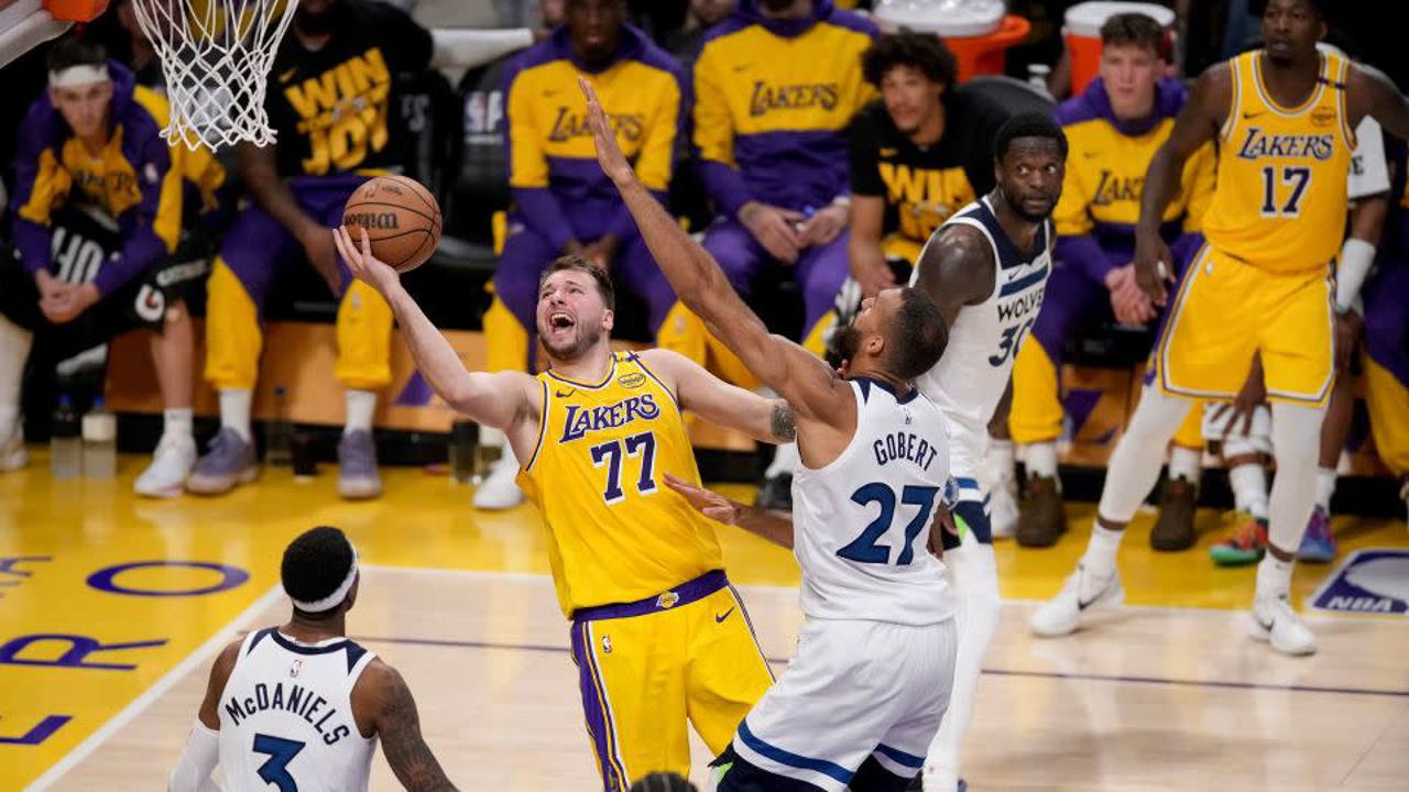 Luka Doncic strălucește în play-off-ul NBA, iar Los Angeles Lakers au egalat scorul în seria cu Minnesota Timberwolves