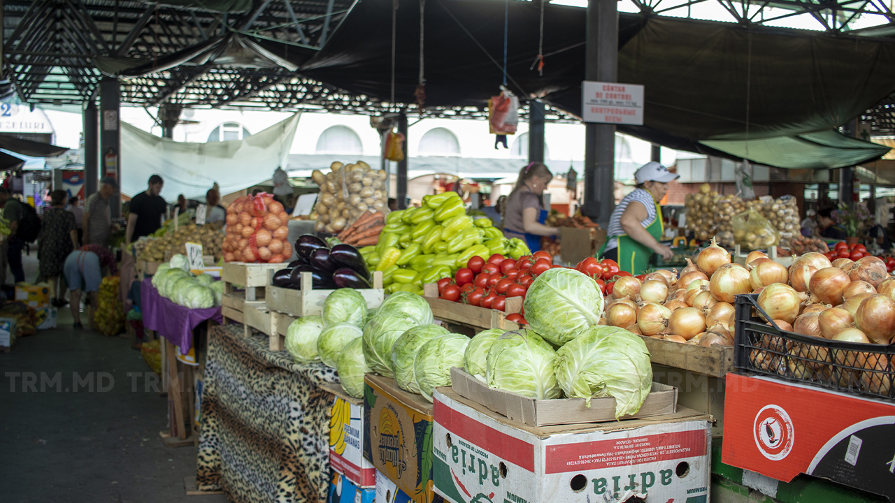 Forfotă mare în piețele din țară: Moldovenii fac ultimele cumpărături pentru masa de Paști