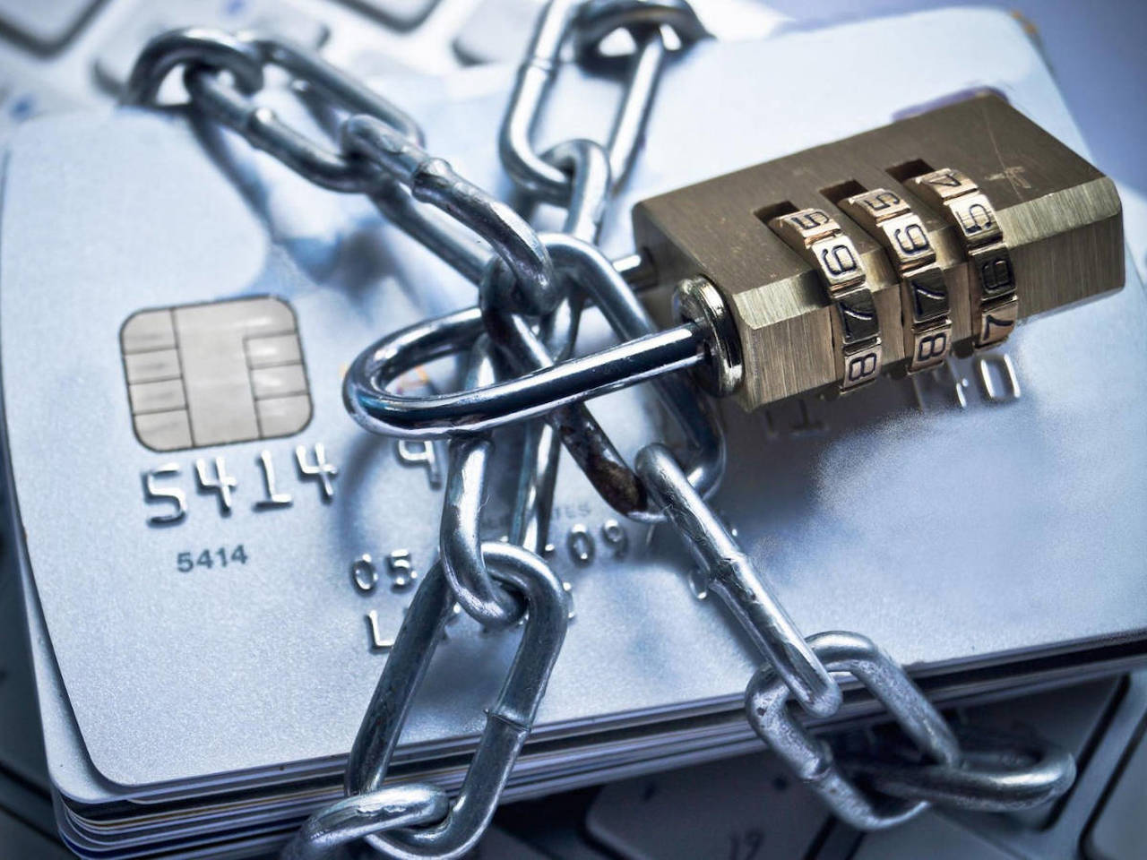Rusia a început să blocheze conturile bancare ale cetățenilor din „țările neprietenoase”