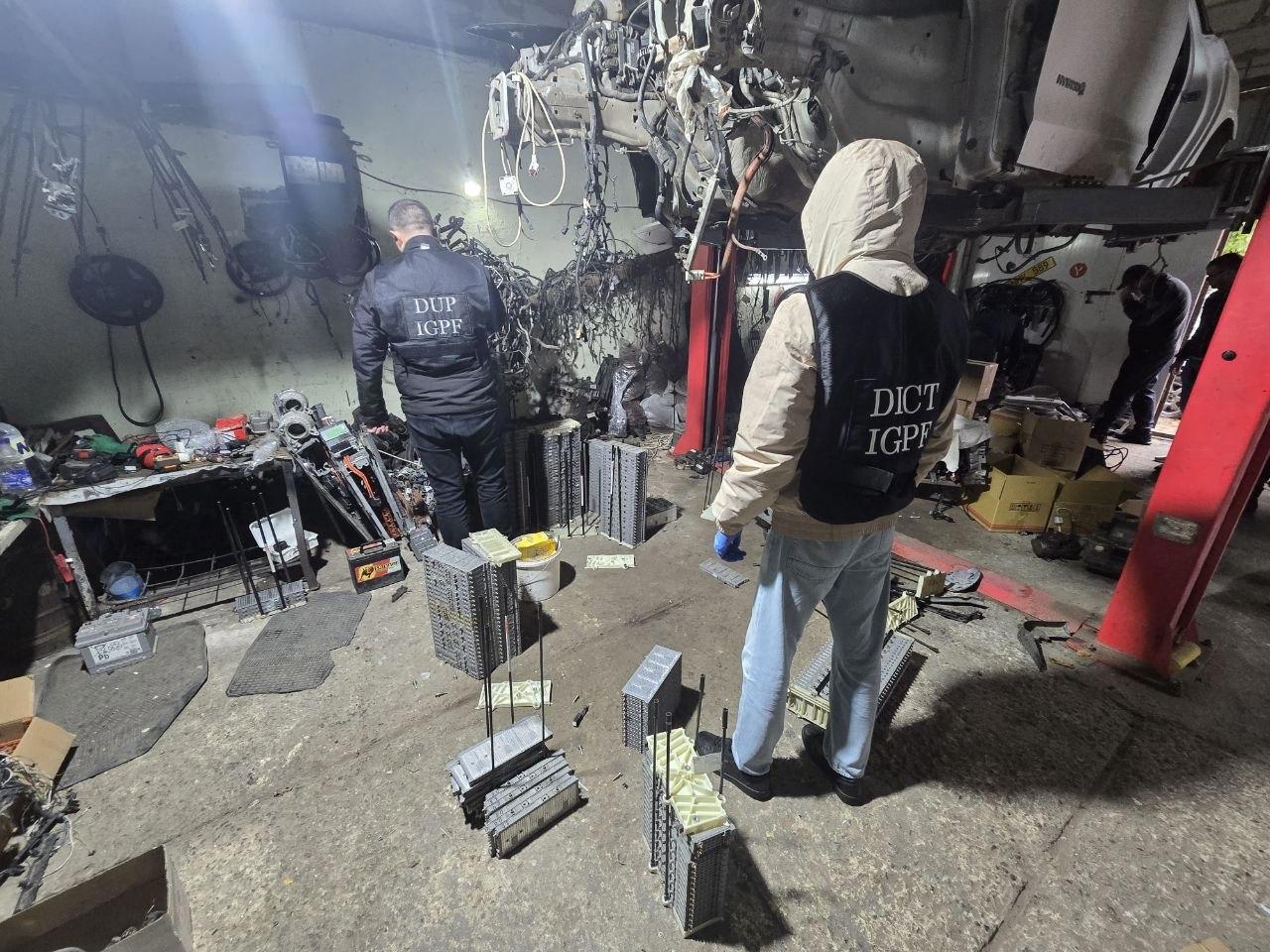 Mașini de lux furate din Europa, descoperite în ateliere de dezmembrare din Chișinău și Iași 