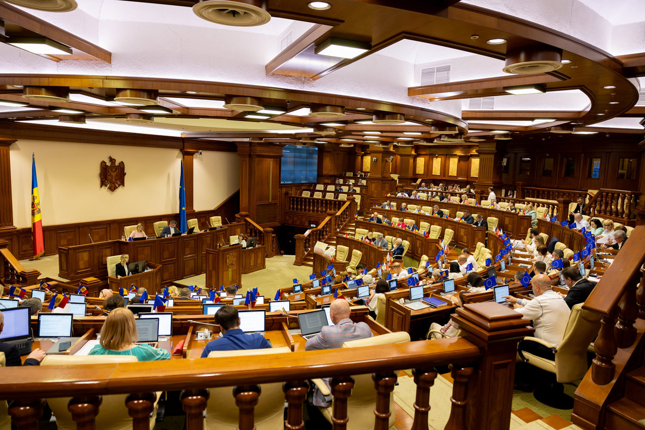LIVE // The 4th of July Parliament session