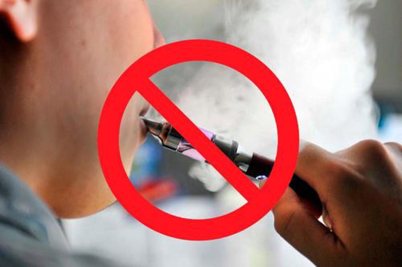 В Молдове запретят курить все виды сигарет на террасах, у автобусных остановок и в зонах отдыха