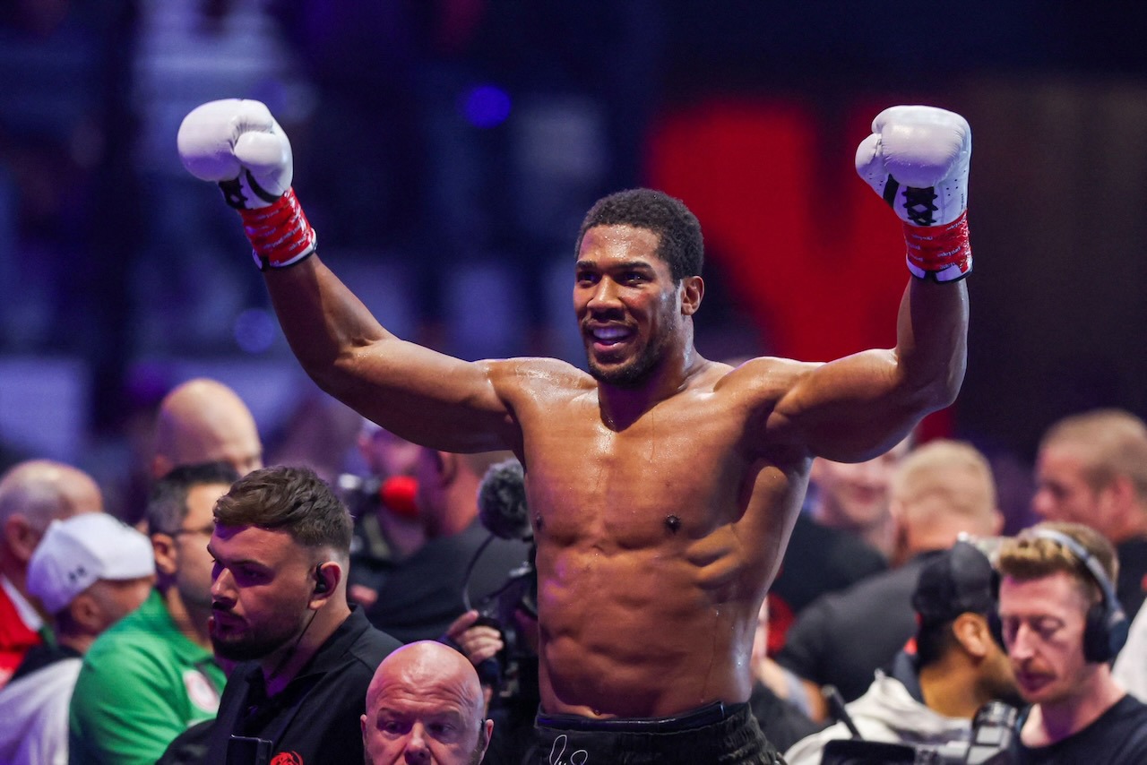 Anthony Joshua a revenit triumfător în ring! Boxerul britanic l-a învins pe albanezul Kristian Prenga 