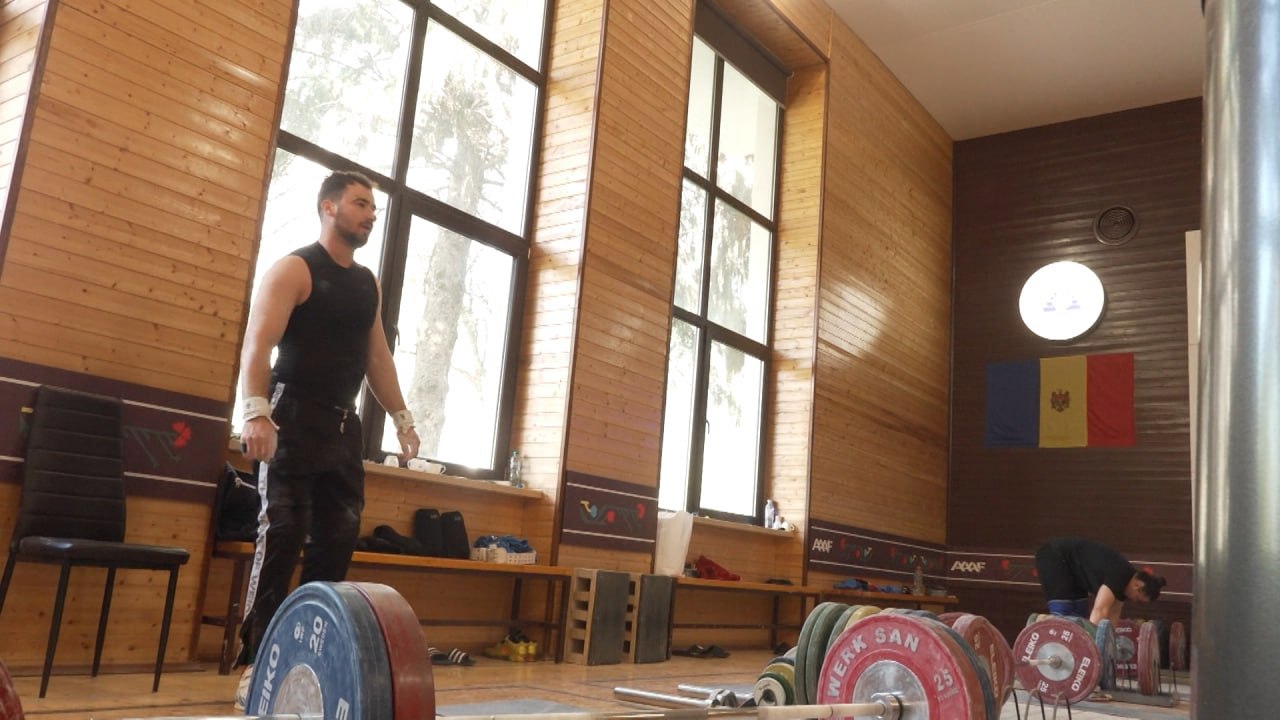 Fără sărbători, dar cu gândul la medalii! Halterofilii moldoveni sunt în fața primei mari provocări a anului - Campionatele Europene de resort