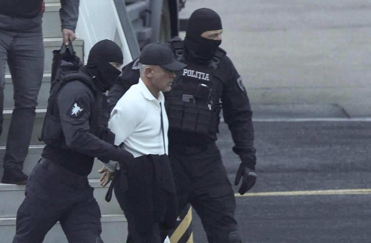 „Și infractorii care păreau invincibili ajung în fața justiției”. Politicieni din R. Moldova comentează diferit extrădarea lui Vladimir Plahotniuc