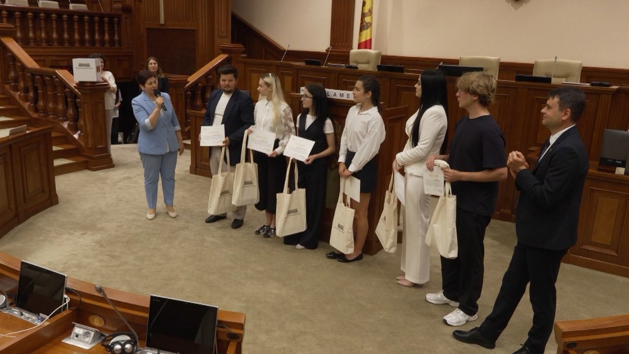 Competiție de cunoștințe în Legislativ: Studenții și deputații au testat cât de bine cunosc „secretele” UE