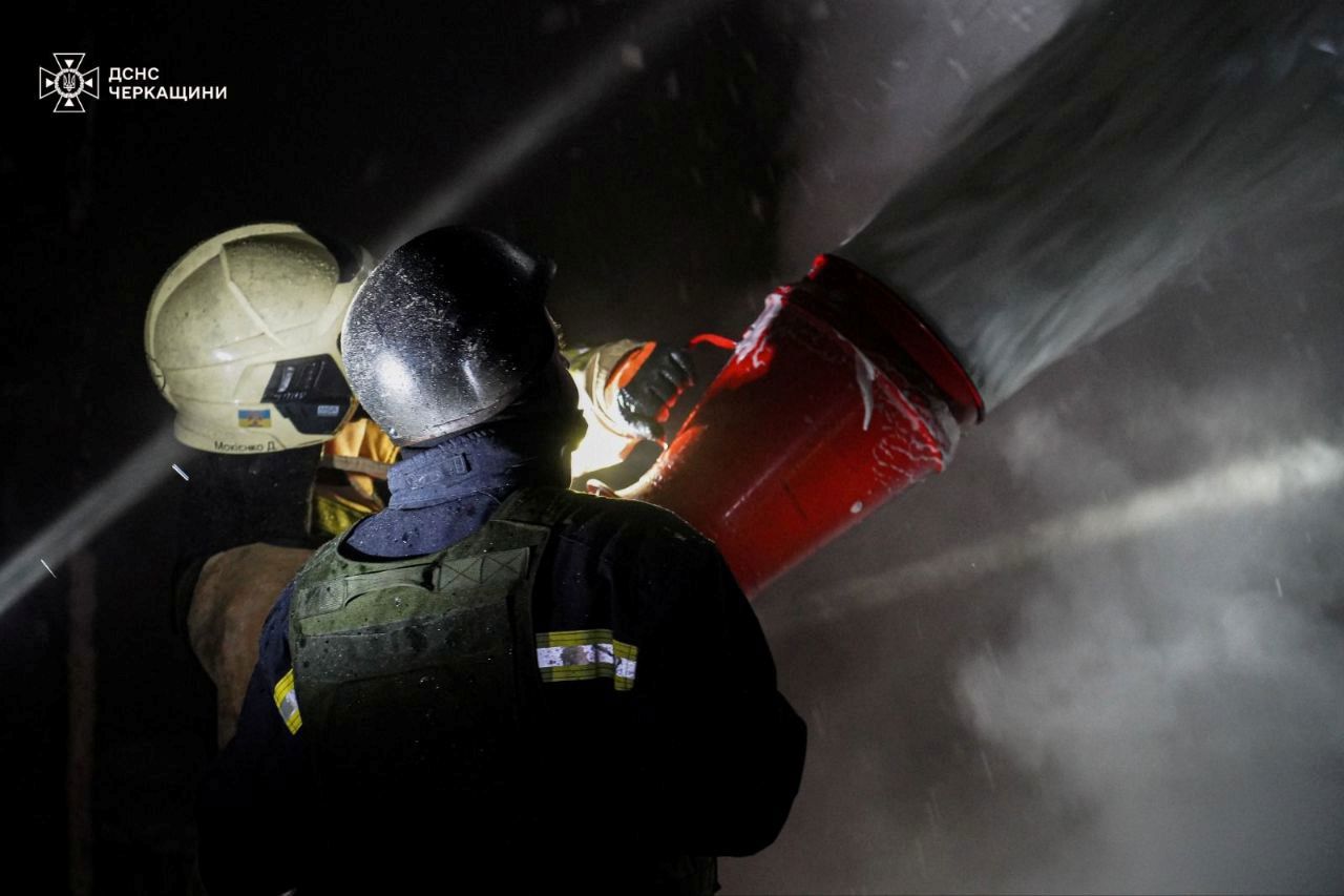 O nouă noapte de foc în Ucraina: peste 110 intervenții ale pompierilor după atacurile rusești