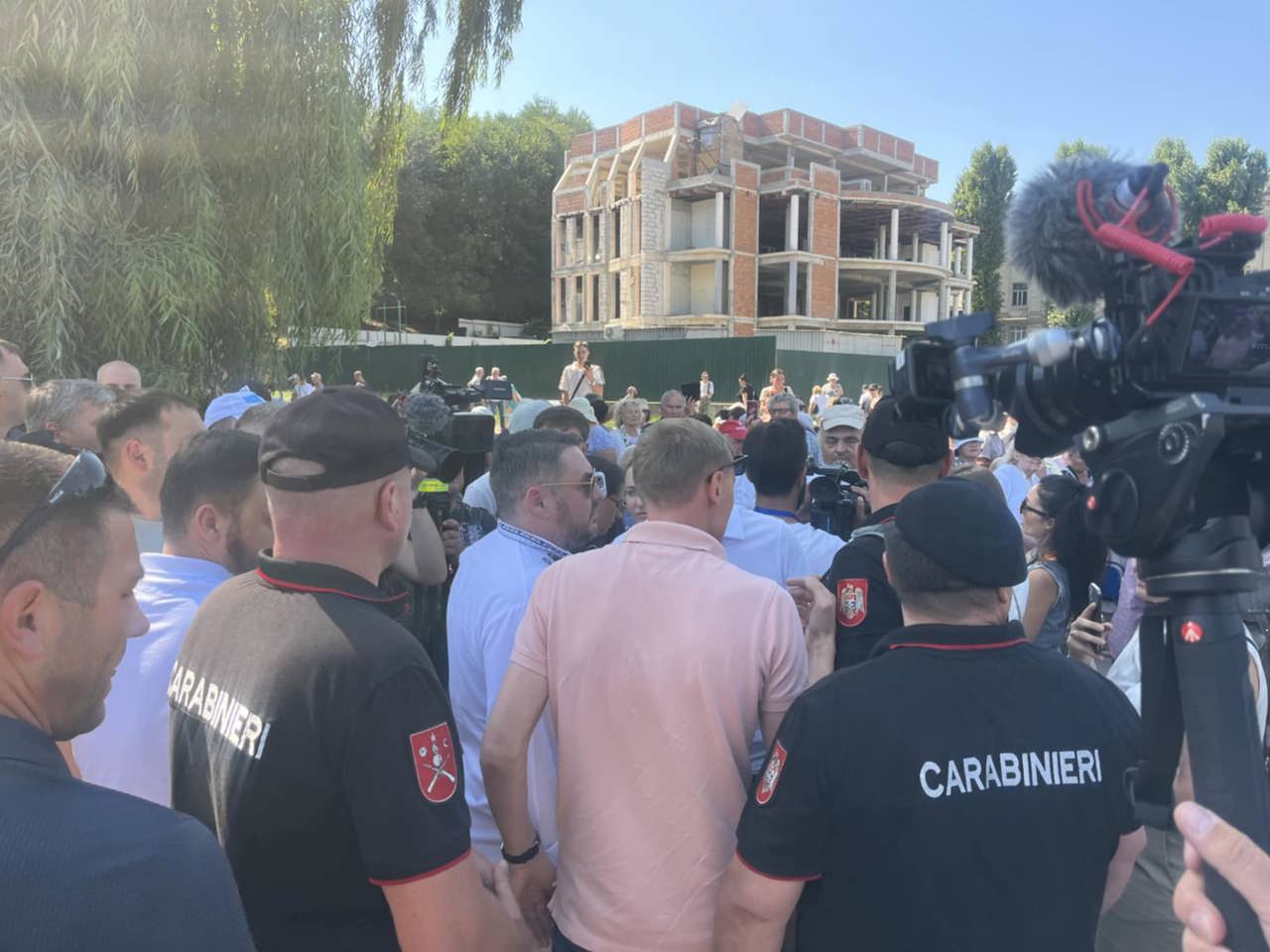 Amenzi între 5.000 și 75.000 de lei pentru cei care primesc sau oferă bani la proteste: avertismentul Poliției