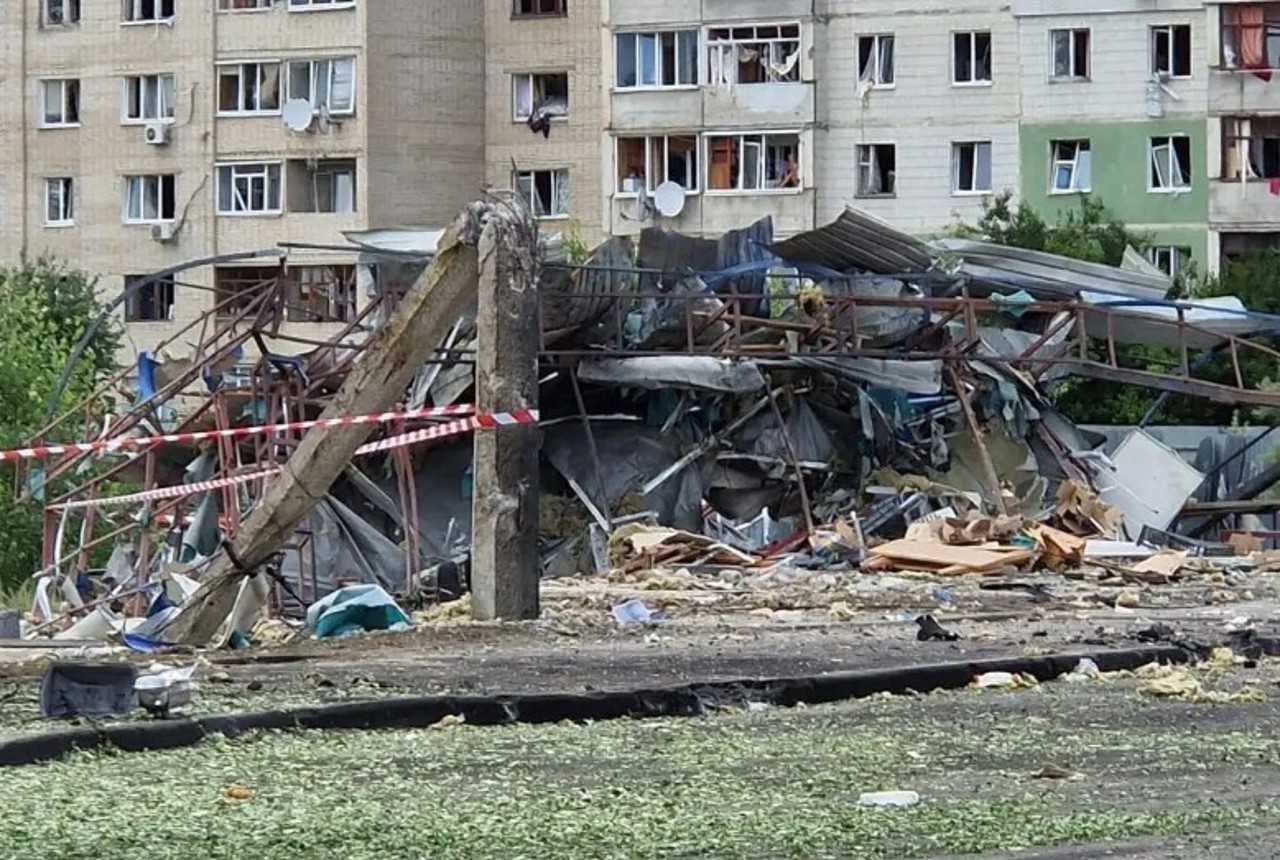 Zonă aglomerată din Sumî, lovită de bombe: Cinci morți și peste 30 de răniți 