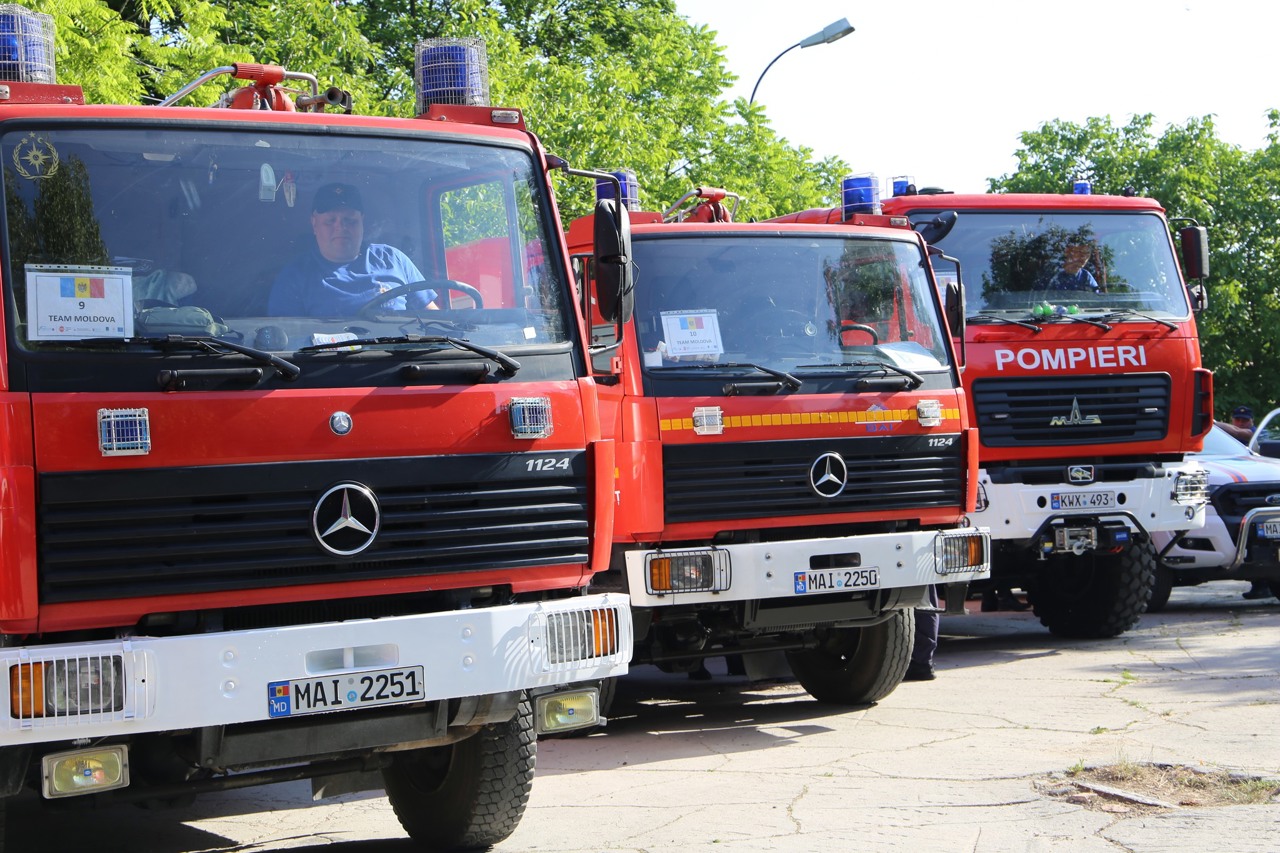 PHOTO A team of Moldovan rescuers and firefighters go to Georgia. They will train in forest fire suppression