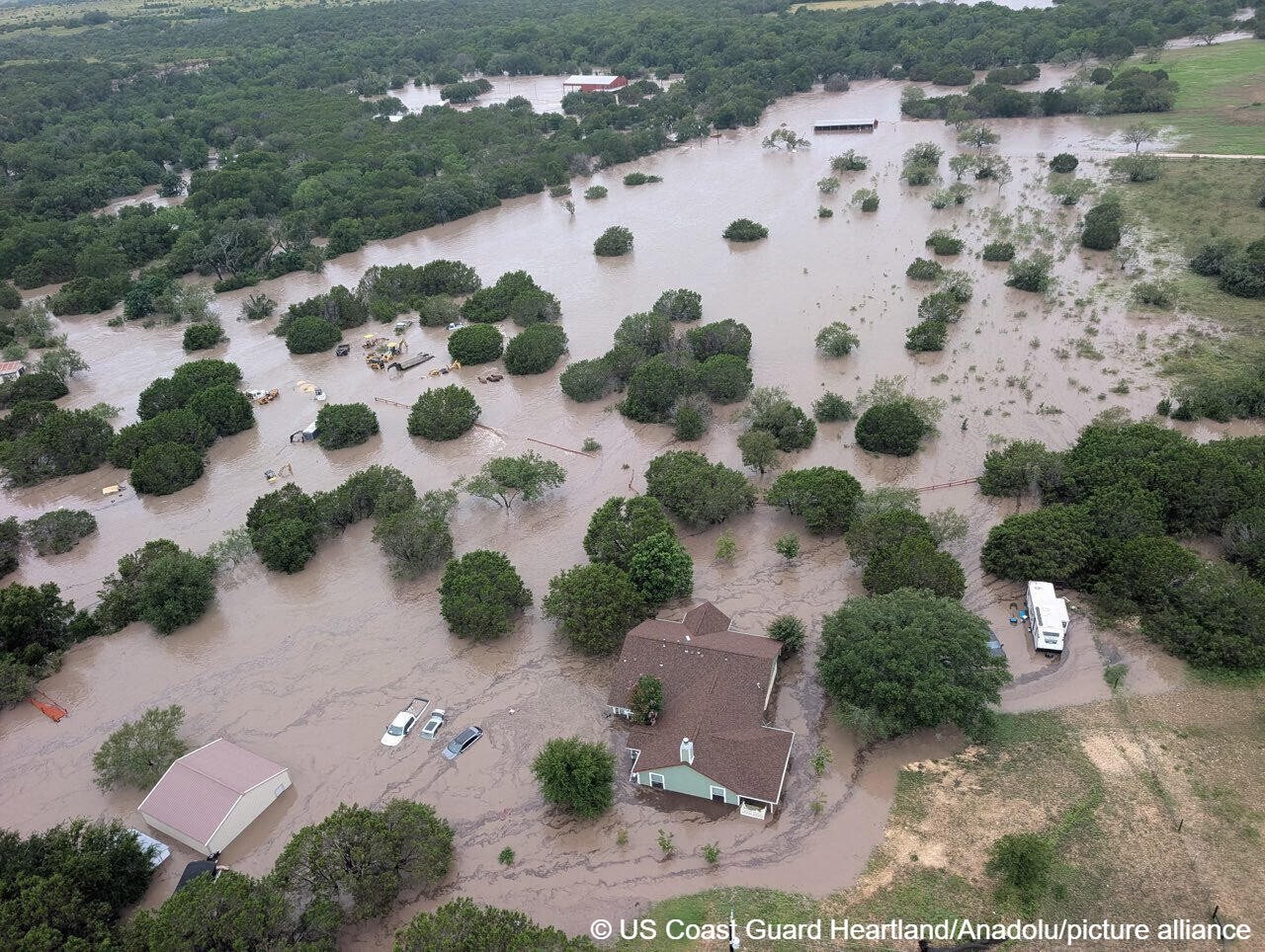 Число погибших от наводнения в Техасе превысило 100 человек