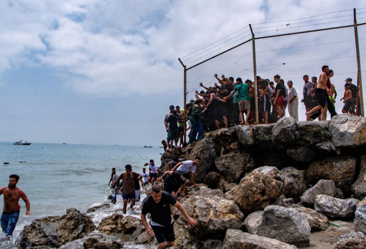 Germania se teme de un nou val de migrație după criza din Ceuta. Finlanda cere excluderea Spaniei din Schengen