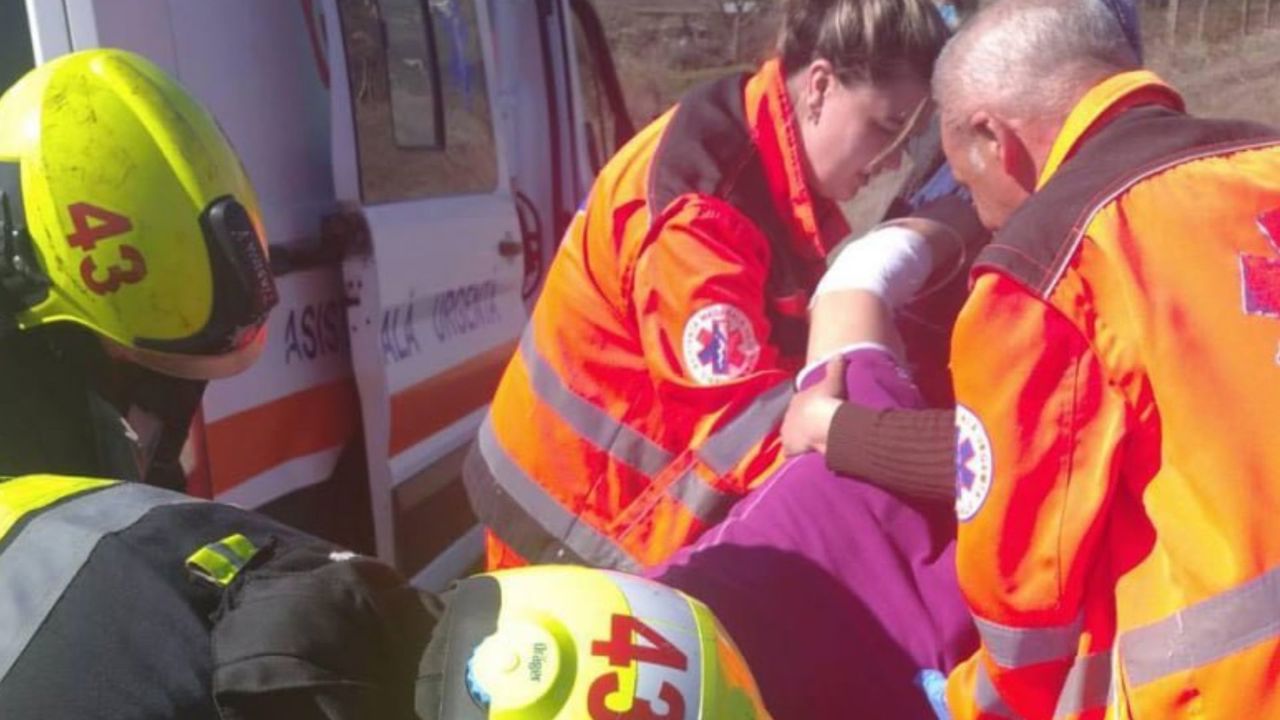 Cu picioarele prinse în motocultor: Un tânăr de 20 de ani din Telenești, rănit grav 