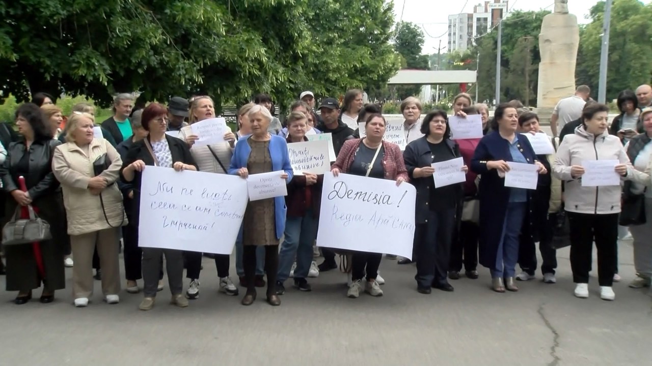 В Сороках оставшиеся без воды жители отказываются подписывать контракты с новым поставщиком