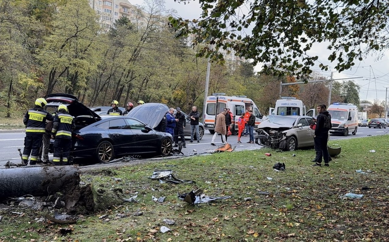 Accident cu implicarea a trei automobile pe strada Alecu Russo din capitală: O persoană a avut nevoie de intervenție chirurgicală