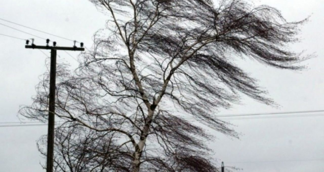 Serviciul Hidrometeorologic de Stat a emis pentru astăzi o alertă meteorologică de intensificare a vântului