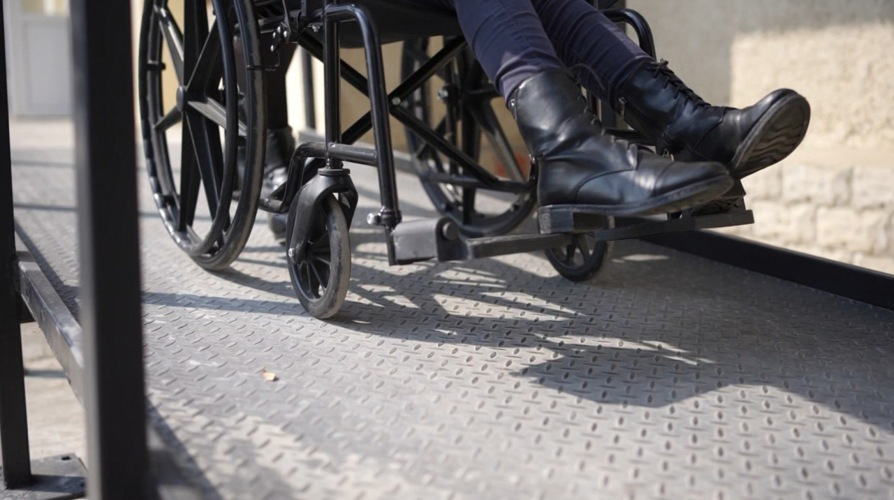 Dreptul la vot fără bariere: Rampe pentru persoanele cu dizabilități în instituții publice