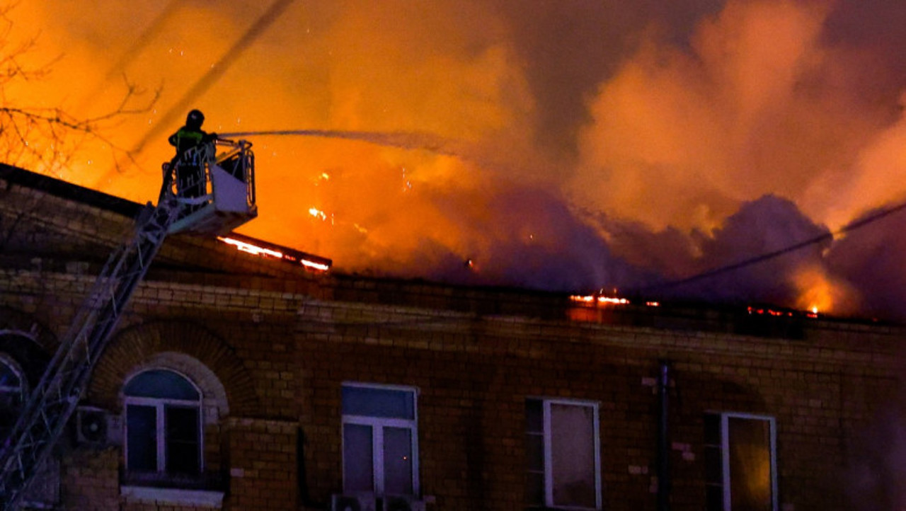 Incendiu de proporții în Moscova, aproximativ 400 de oameni au fost evacuați 