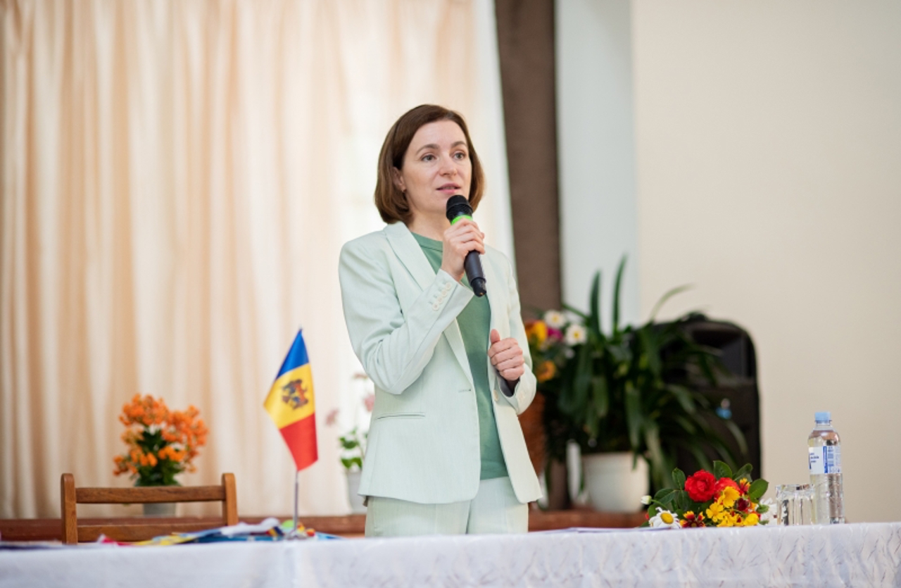 Maia Sandu visited several localities in the Călărași district: Citizens talked about their problems 